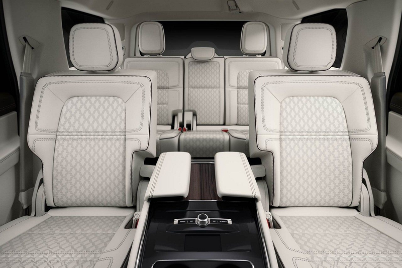 Illustration for article titled A loaded Lincoln Navigator tops 6 figures now